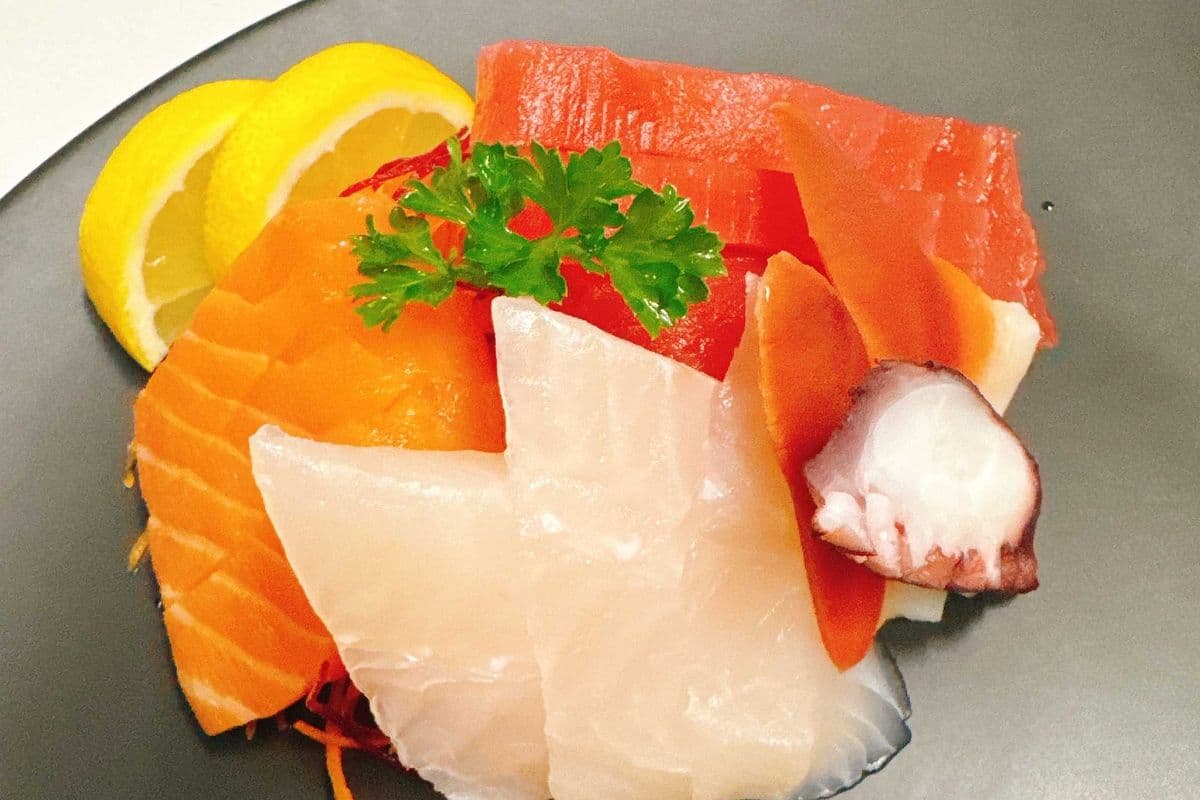 Assorted Sashimi (10pcs)