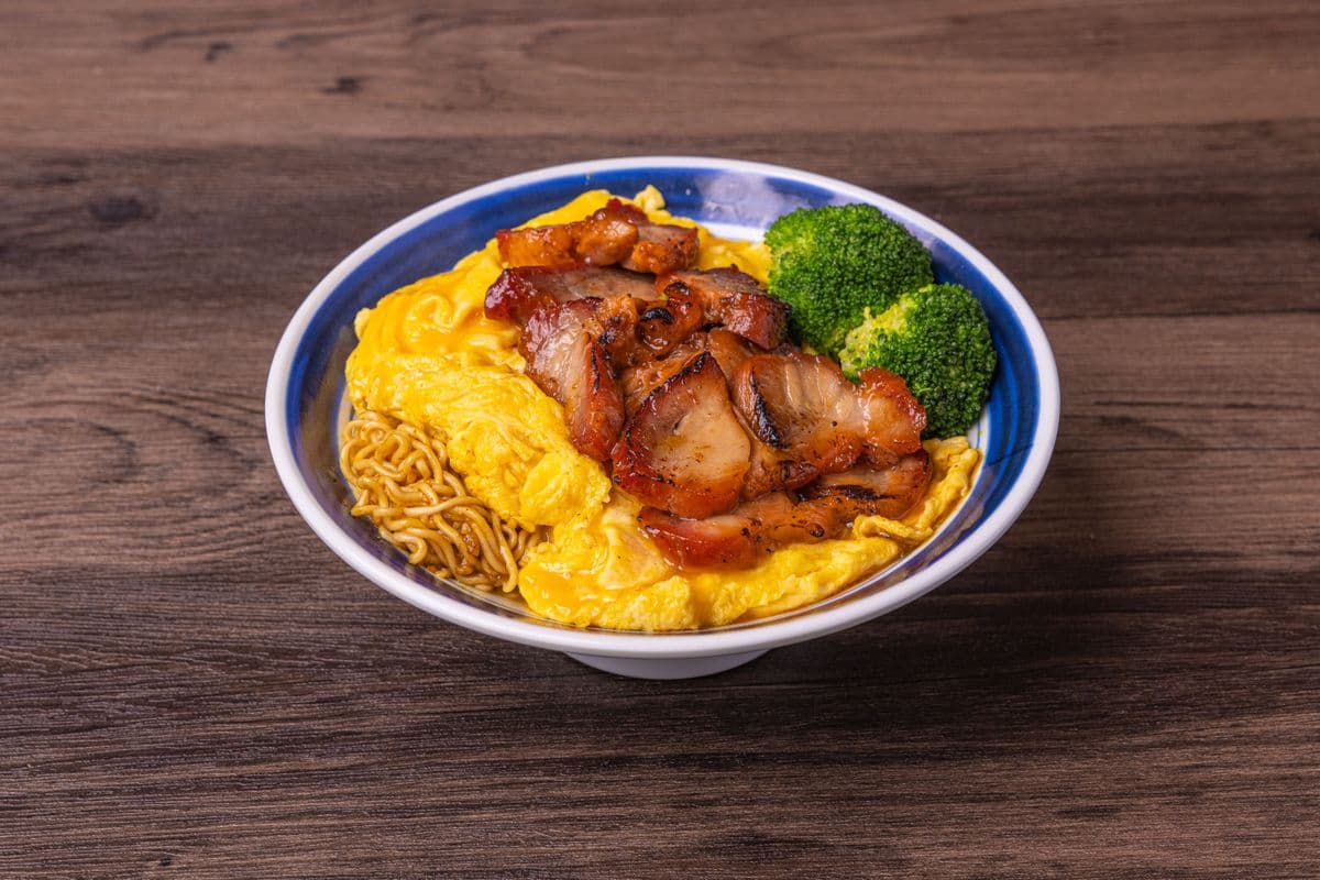 B16. BBQ Pork and Scrambled Eggs on Instant Noodles (叉燒滑蛋撈丁)