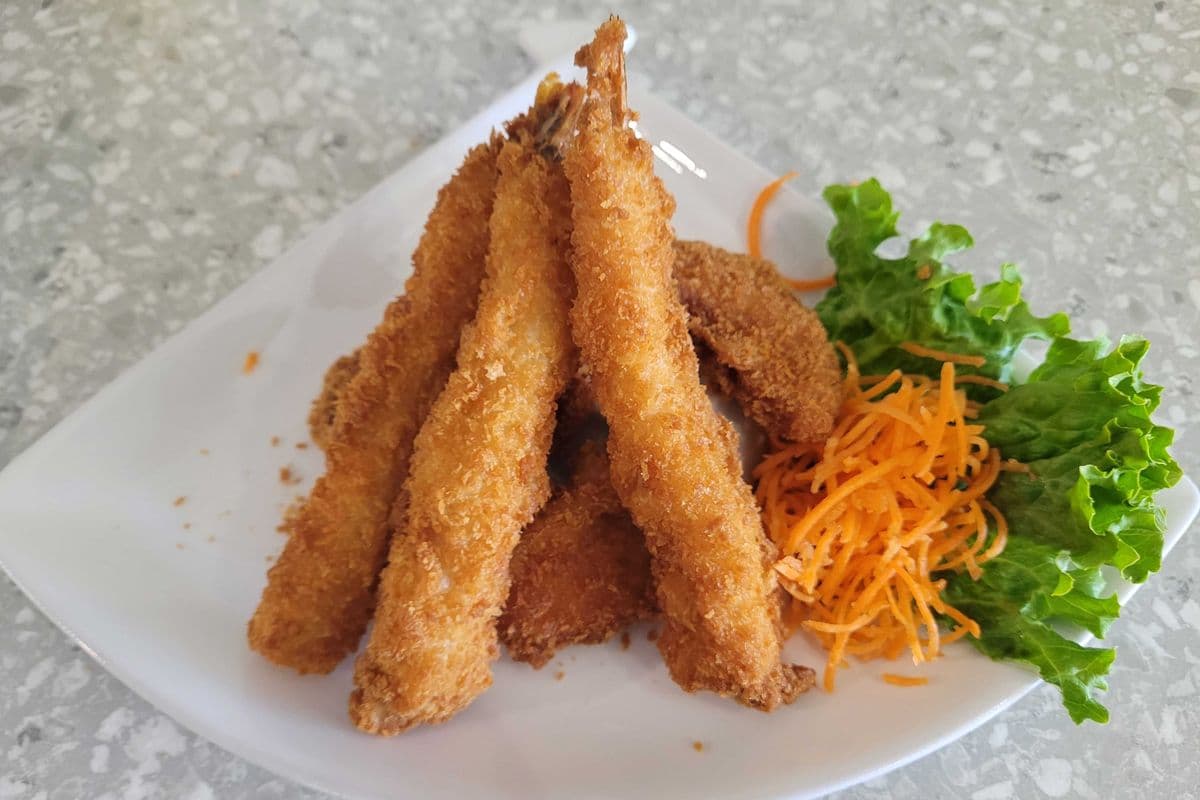 E12 Crevettes tempuras (trois mcx crevettes et deux mxc patates sucrées )
