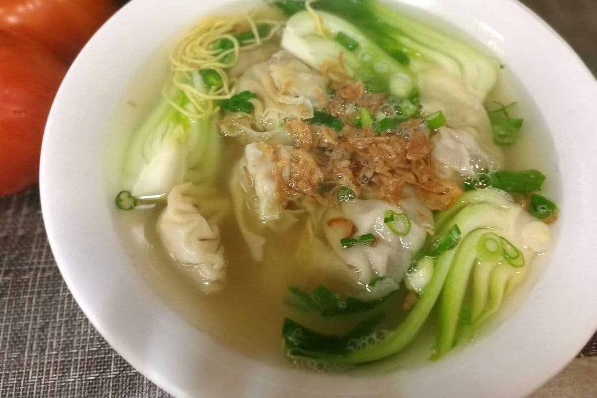 218. Wonton with Egg Noodle Soup