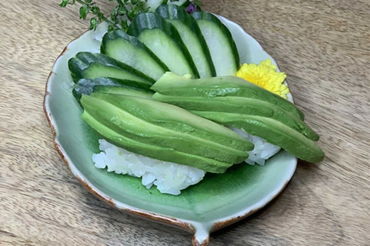 012 Avocado (1 pc)