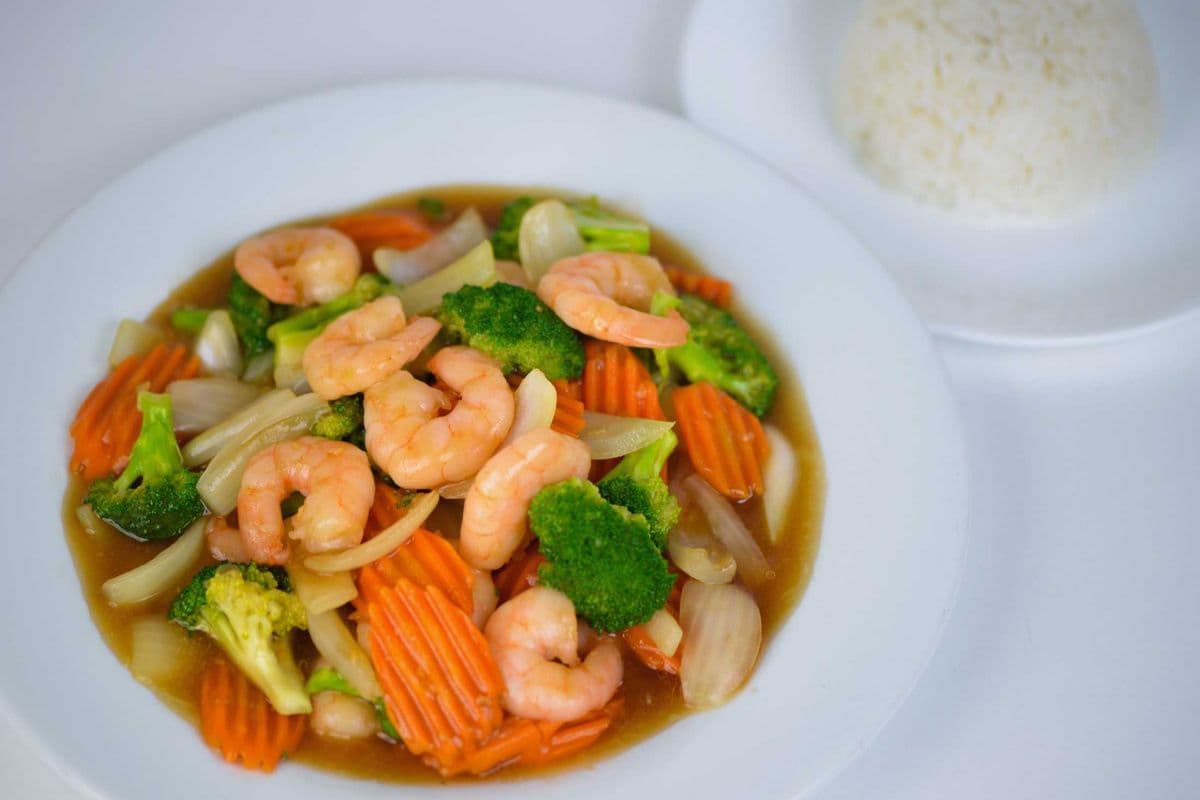71. Stir-Fried Prawns and Broccoli (with Carrots) - Tom Xao Bong Cai Xanh