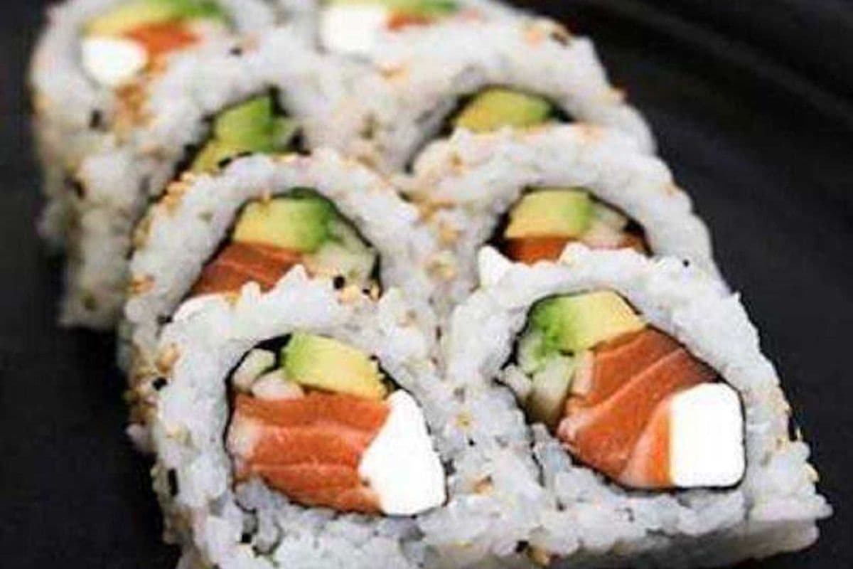 Salmon Cheese Roll (8 pcs)