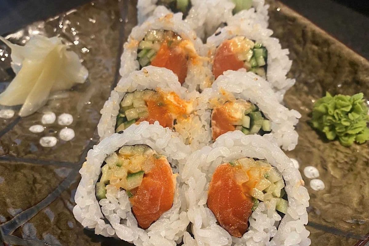 Spicy Salmon Roll (8 Pcs)