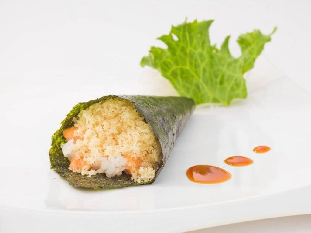 83h. Spicy Salmon Crisp HandRl(1p)