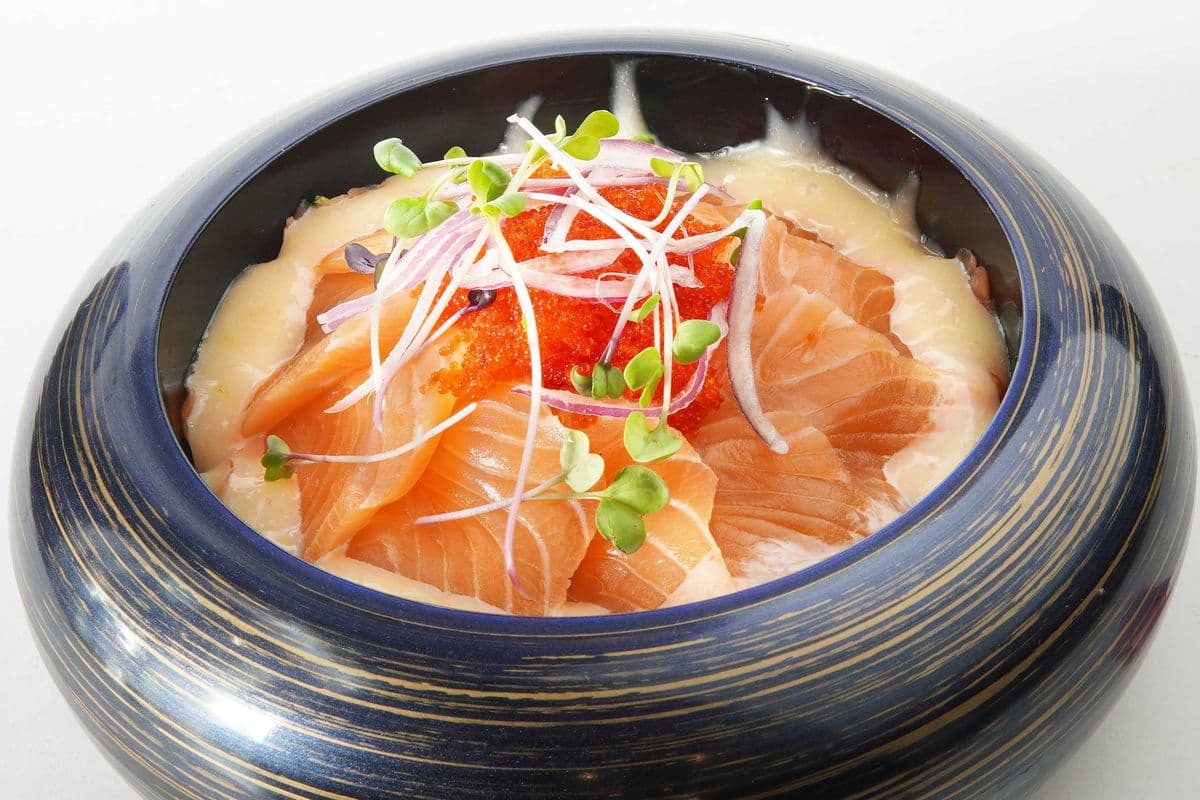 Salmon Tobiko Don