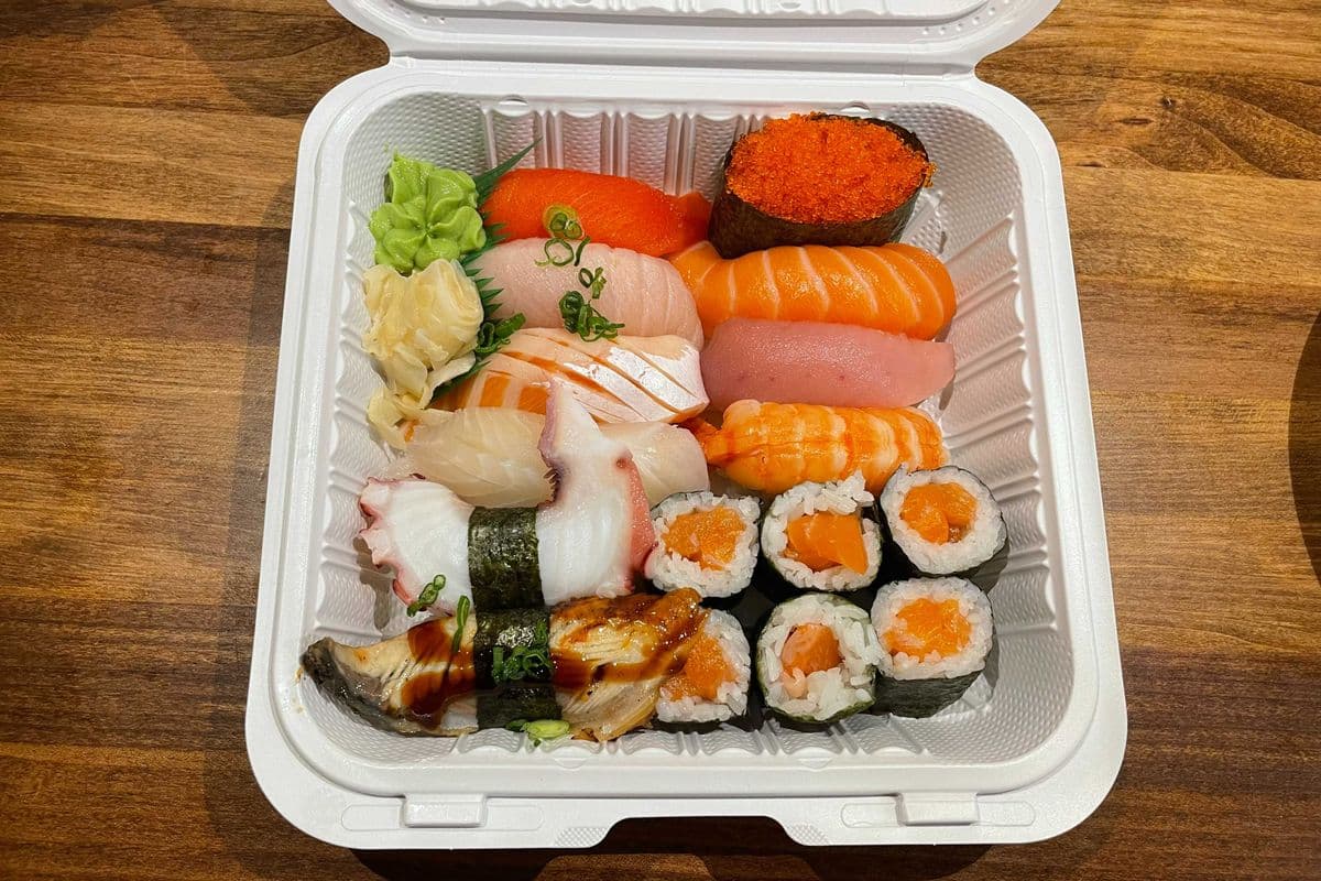 Deluxe Sushi Combo (10 pcs nigiri and maki)