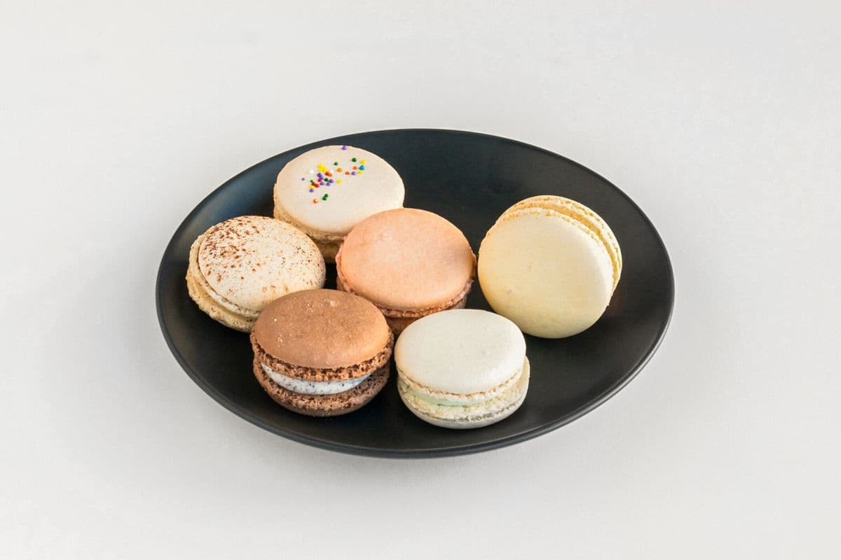 Assorted Macarons (6 pcs)