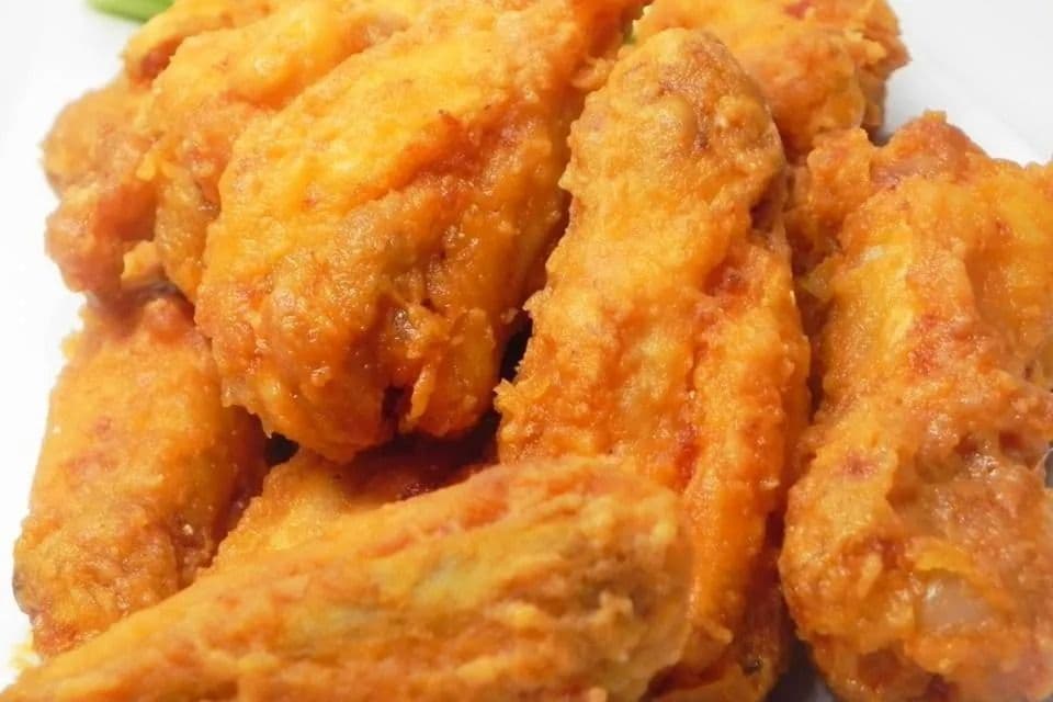 03. Deep-Fried Chicken Wings (8 pcs)