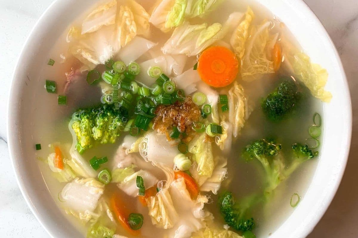 27. Deluxe Wonton Soup (Large)