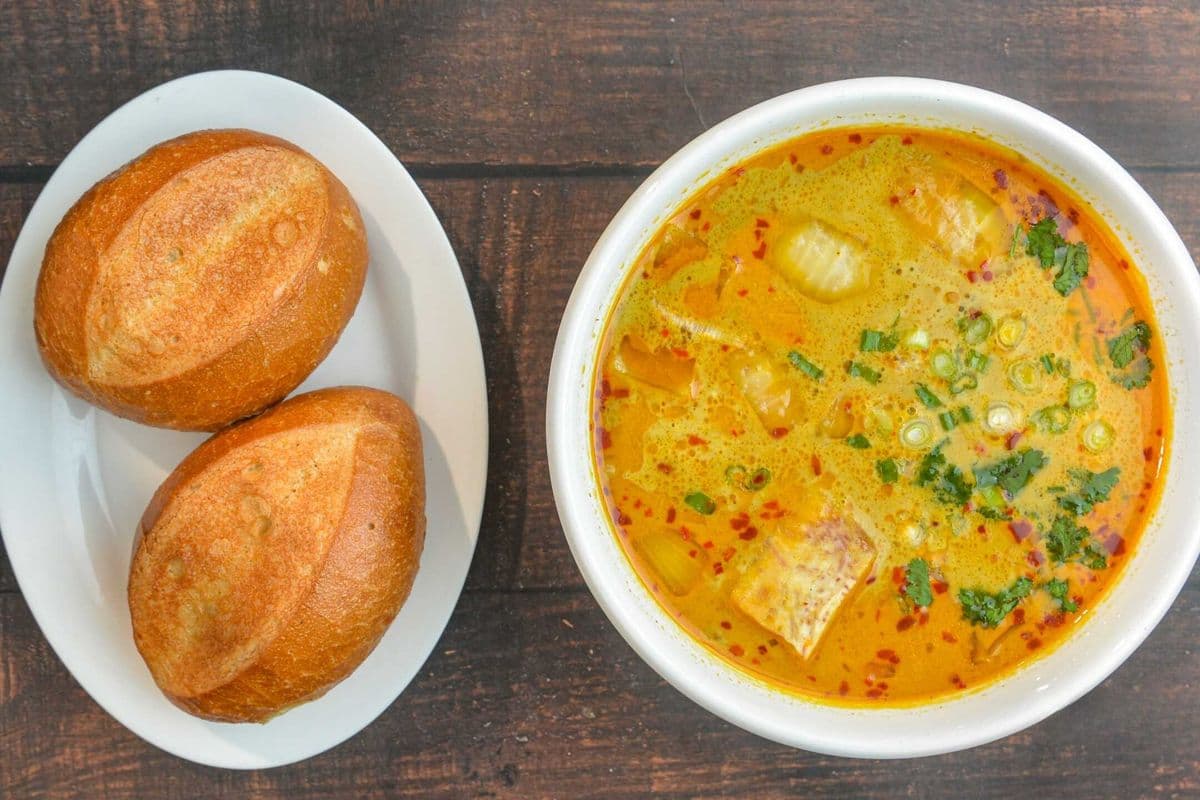 26. Vietnamese Coconut Chicken Curry with Bread