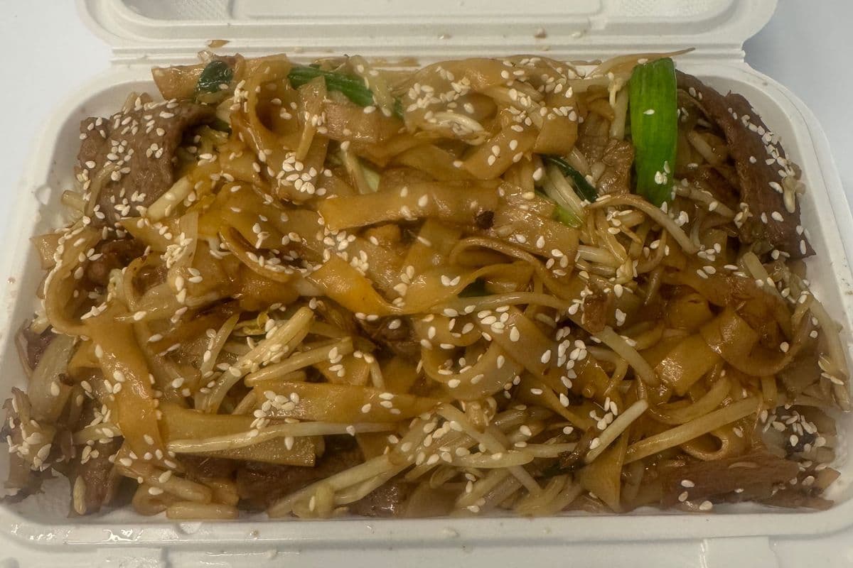 105. Rice Noodles with Beef