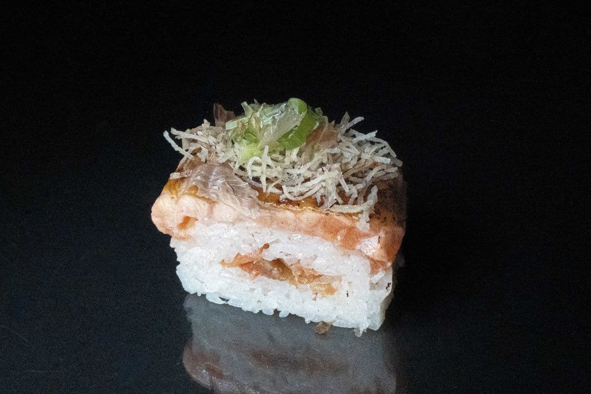 1024. Salmon Oshizushi