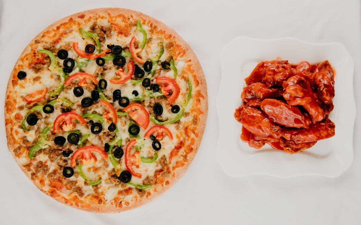 Large Pizza and Wings Combo (14" + 10-WINGS)