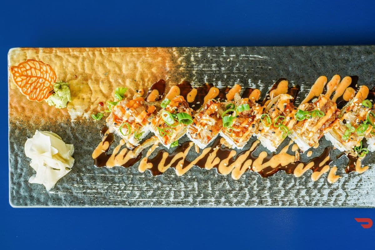SR19. Crispy Chicken Roll (8 Pcs)