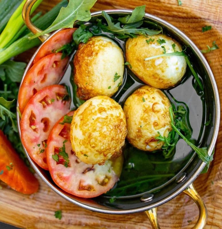2 Boiled Eggs Fried With Butter (B2ed Meda7rag)