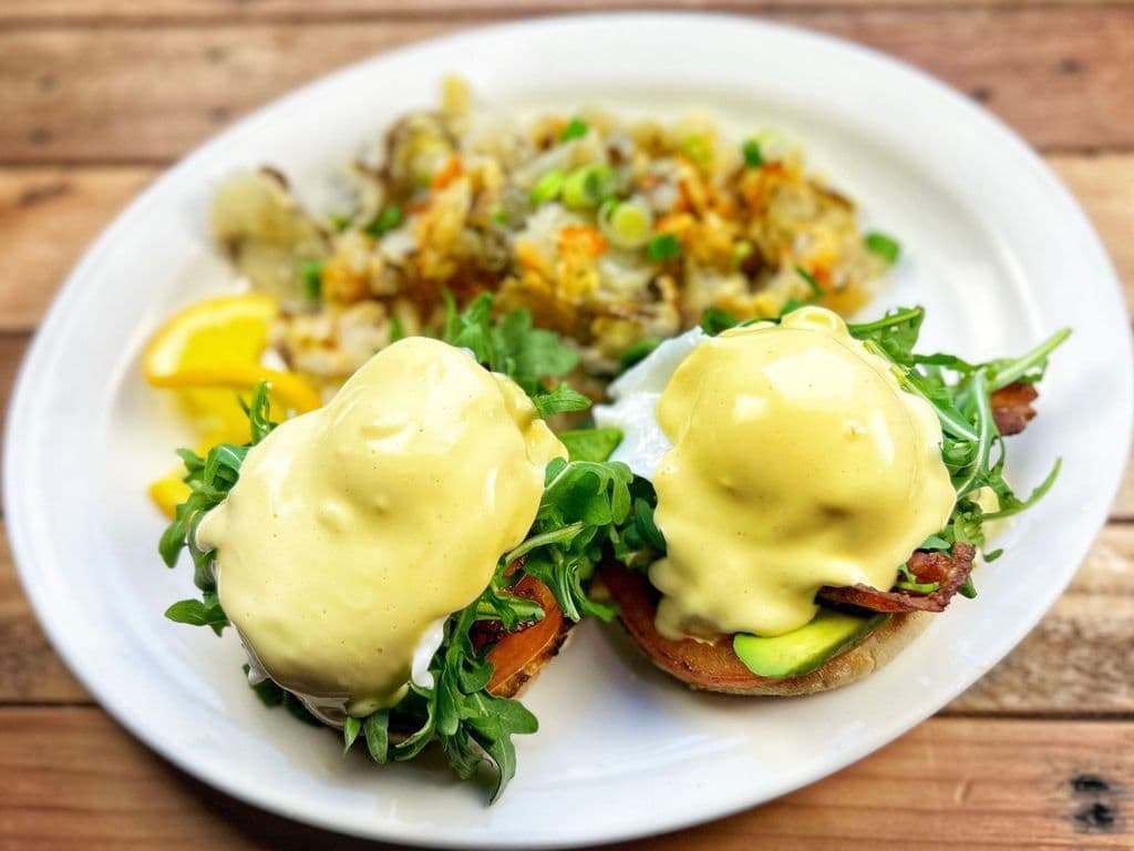 B.A.A.T Benny - bacon, avo, arugula, tomato