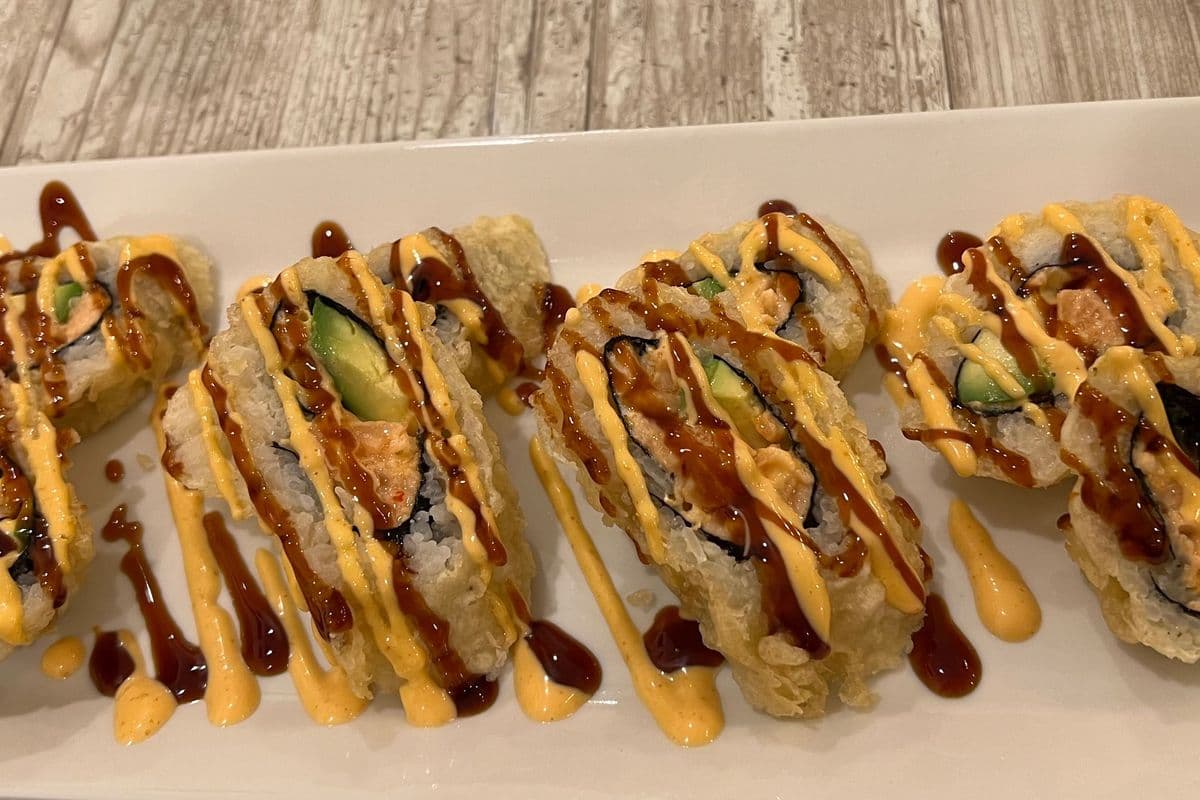 Crispy Spicy Salmon Roll (8 pcs)