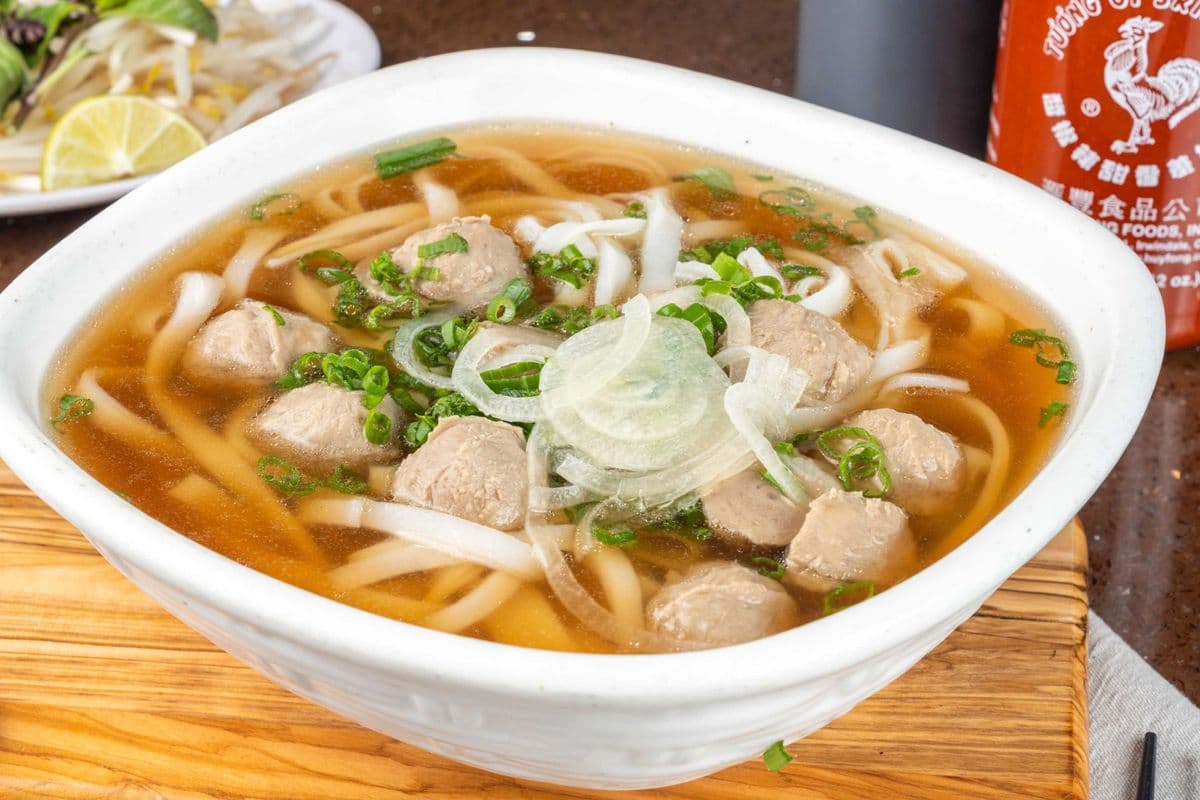 114 - Beef Balls Noodle Soup (牛丸粉） - Pho Bo Vien