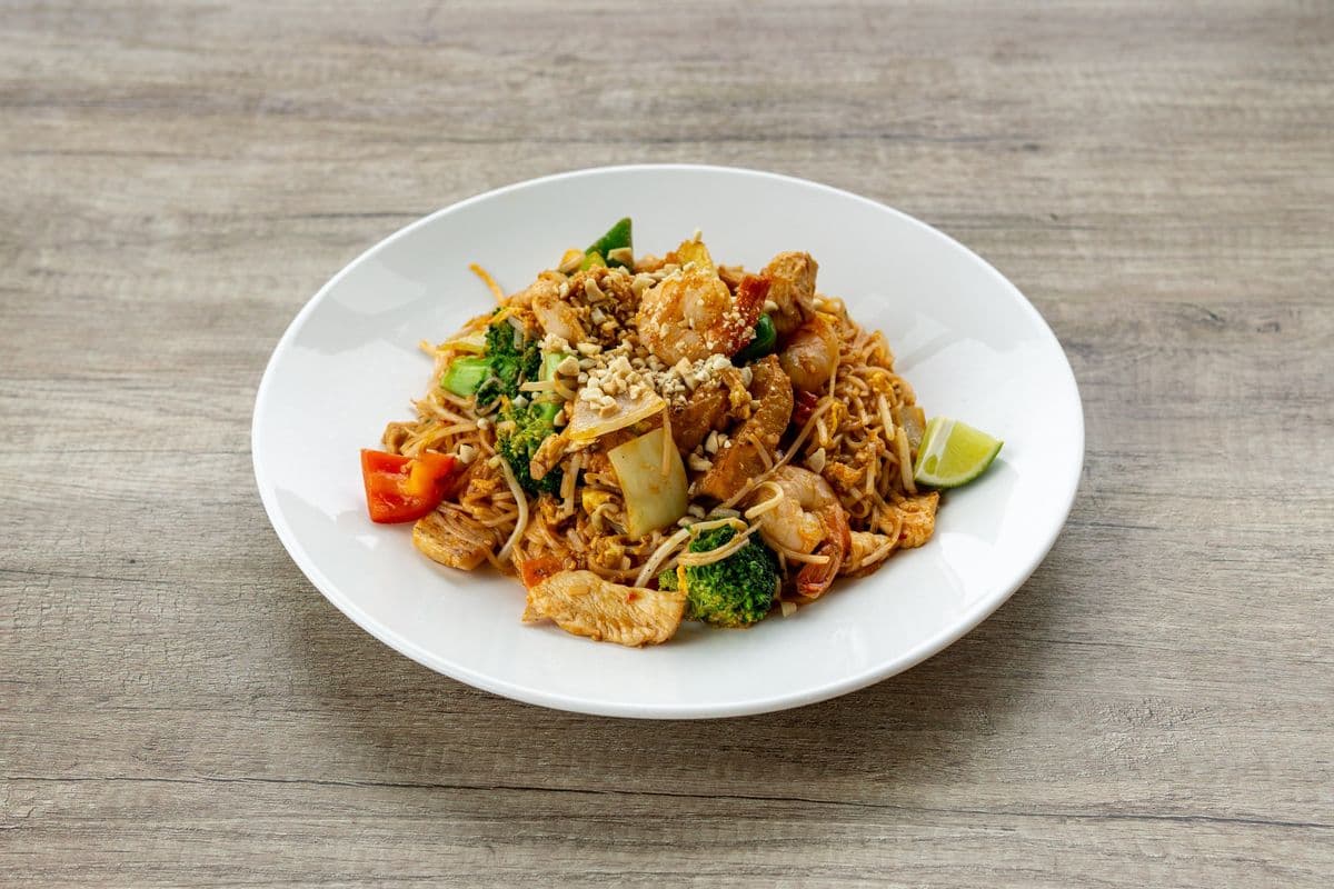 S6. Chicken and Shrimp Pad Thai - Ga Va Tom Pad Thai