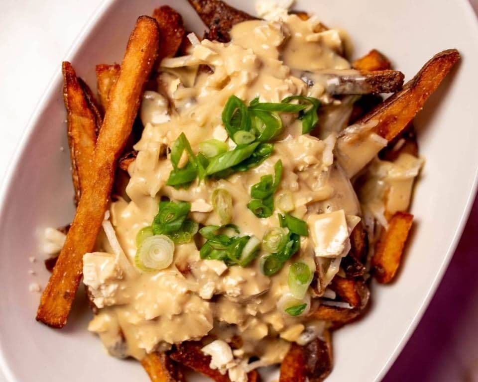Cheezy TeeM Poutine ◊