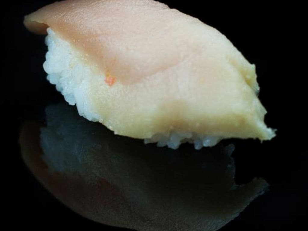 Tuna Sushi (4pcs)