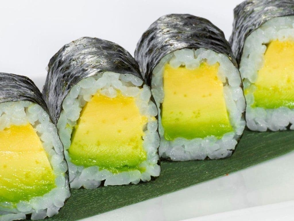 VM02. Avocado Roll (6 Pcs)