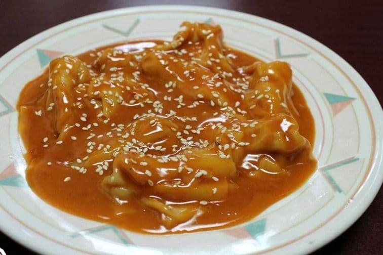 9. Raviolis chinois à la sauce au beurre d’arachide / Dumplings with Peanut Butter Sauce