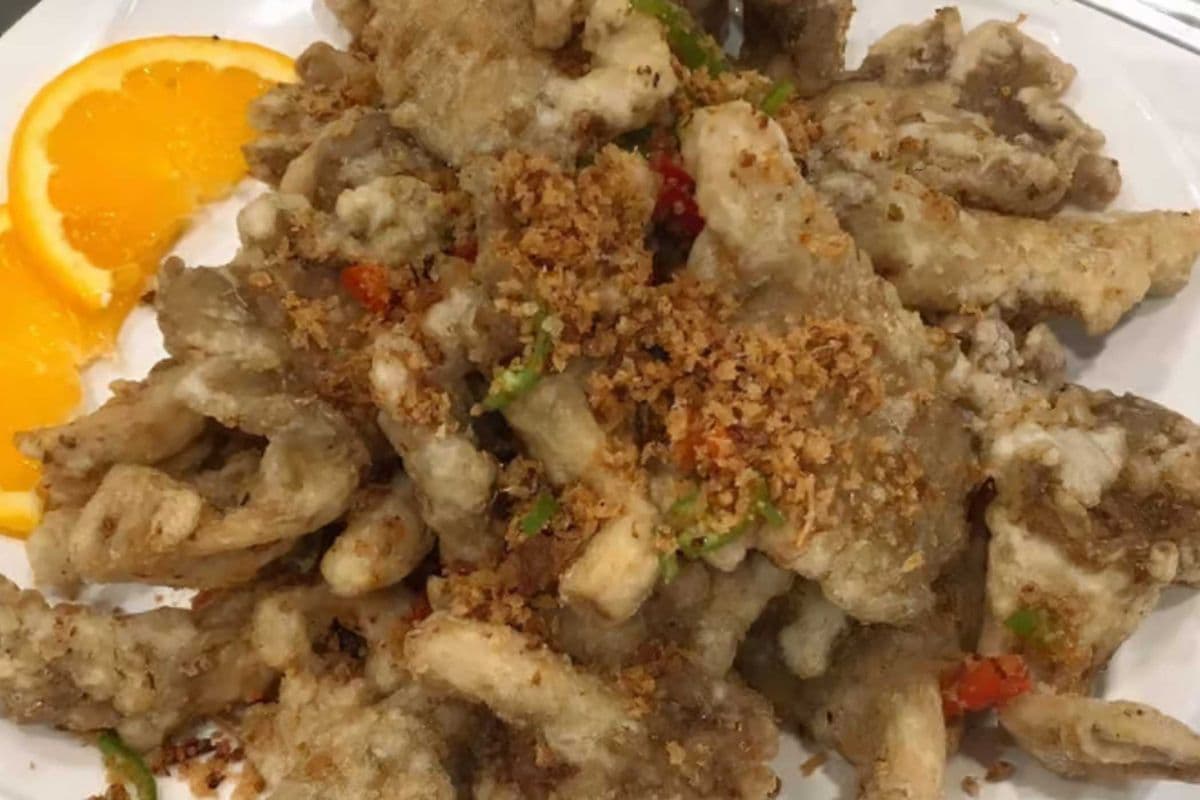 E5. Chili & Pepper Deep-Fried Oyster Mushroom