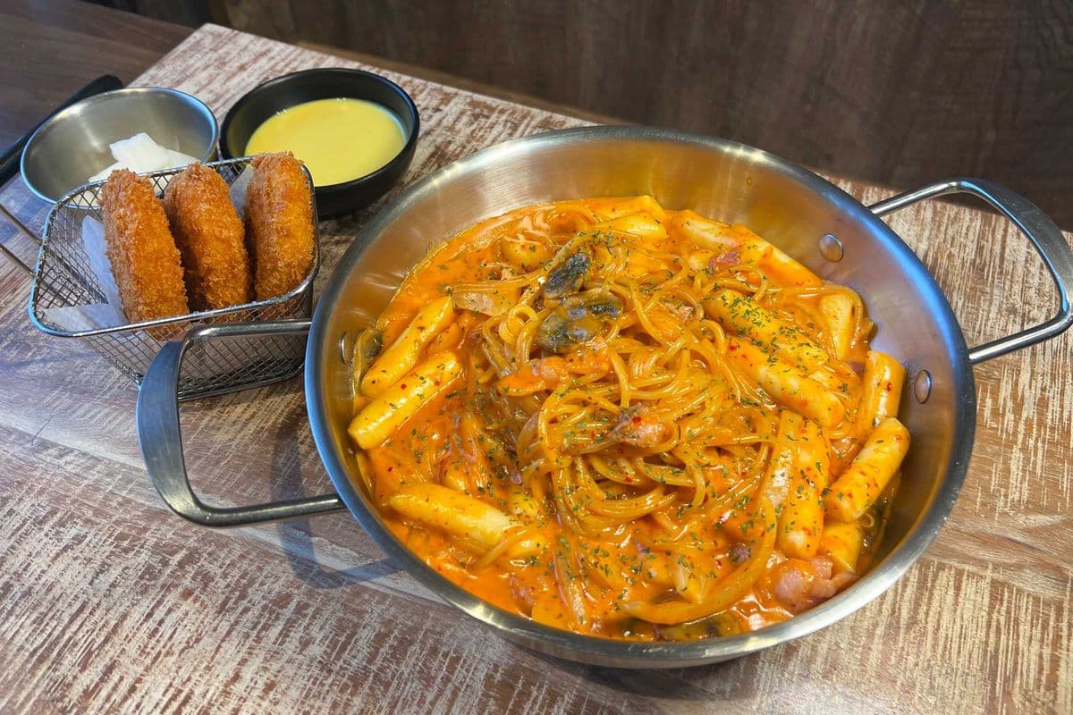 [Noodle A] Rabokki + Sweet Potato Croquettes or Self-Rice Balls｜라볶이 + 고로케 또는 셀프 주먹밥