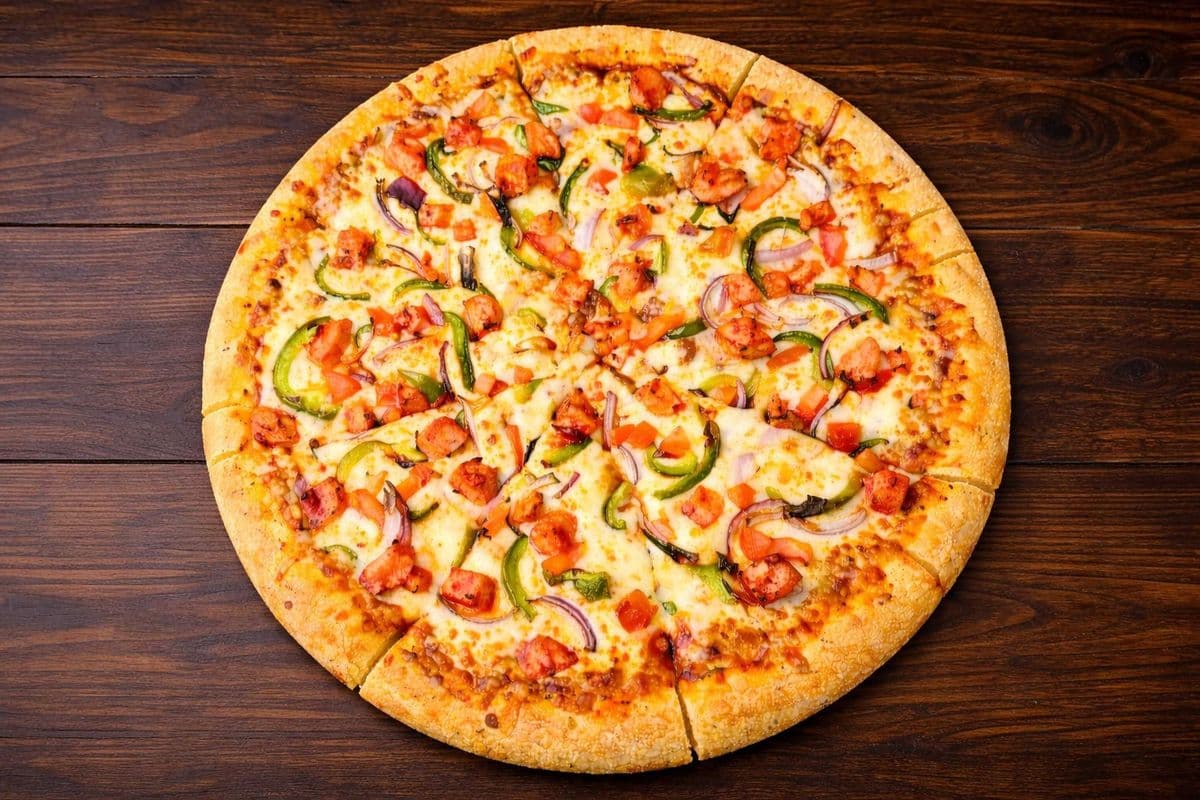 9. Chicken or Paneer Tandoori Pizza -12" Medium