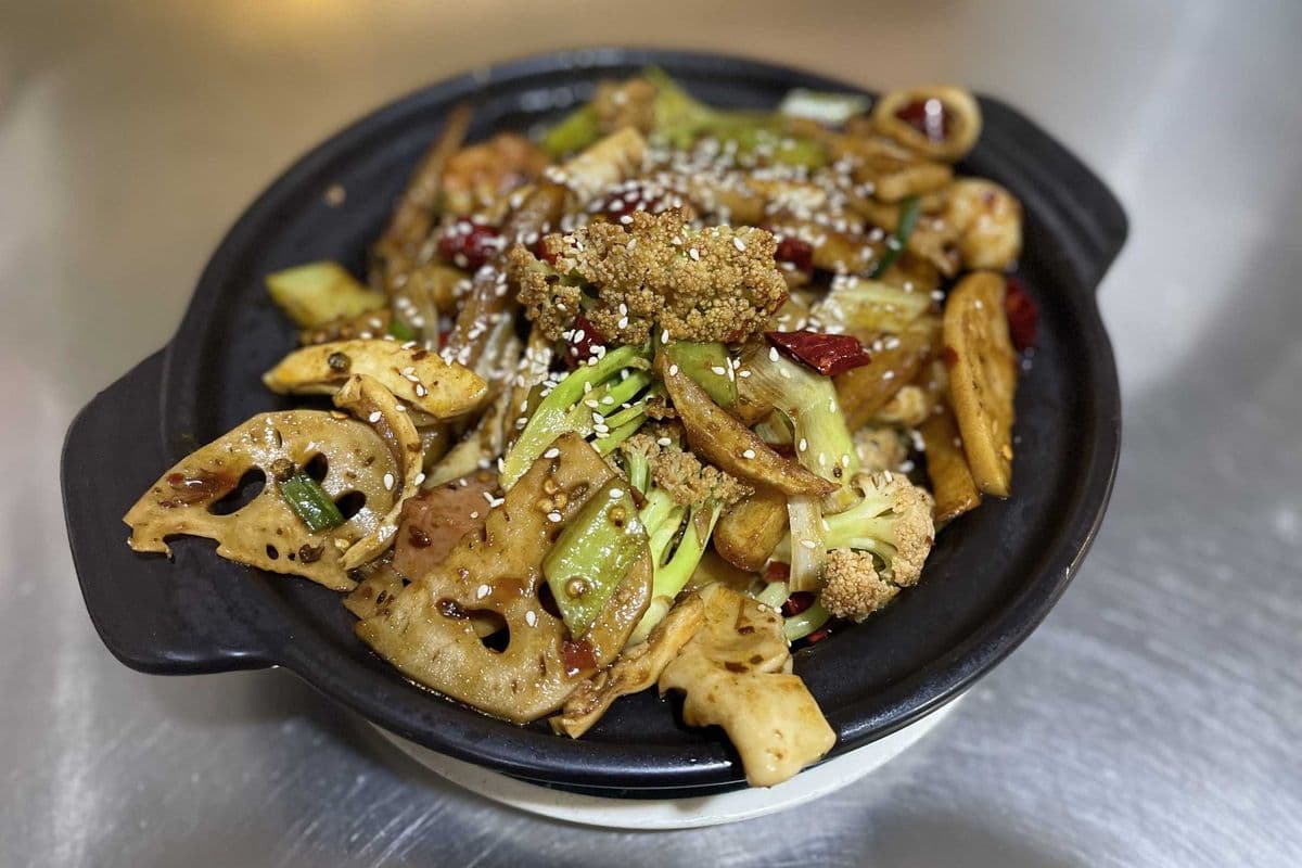 T9. Spicy Hot Assorted Meat with Veggie in Casserole (麻辣香锅)