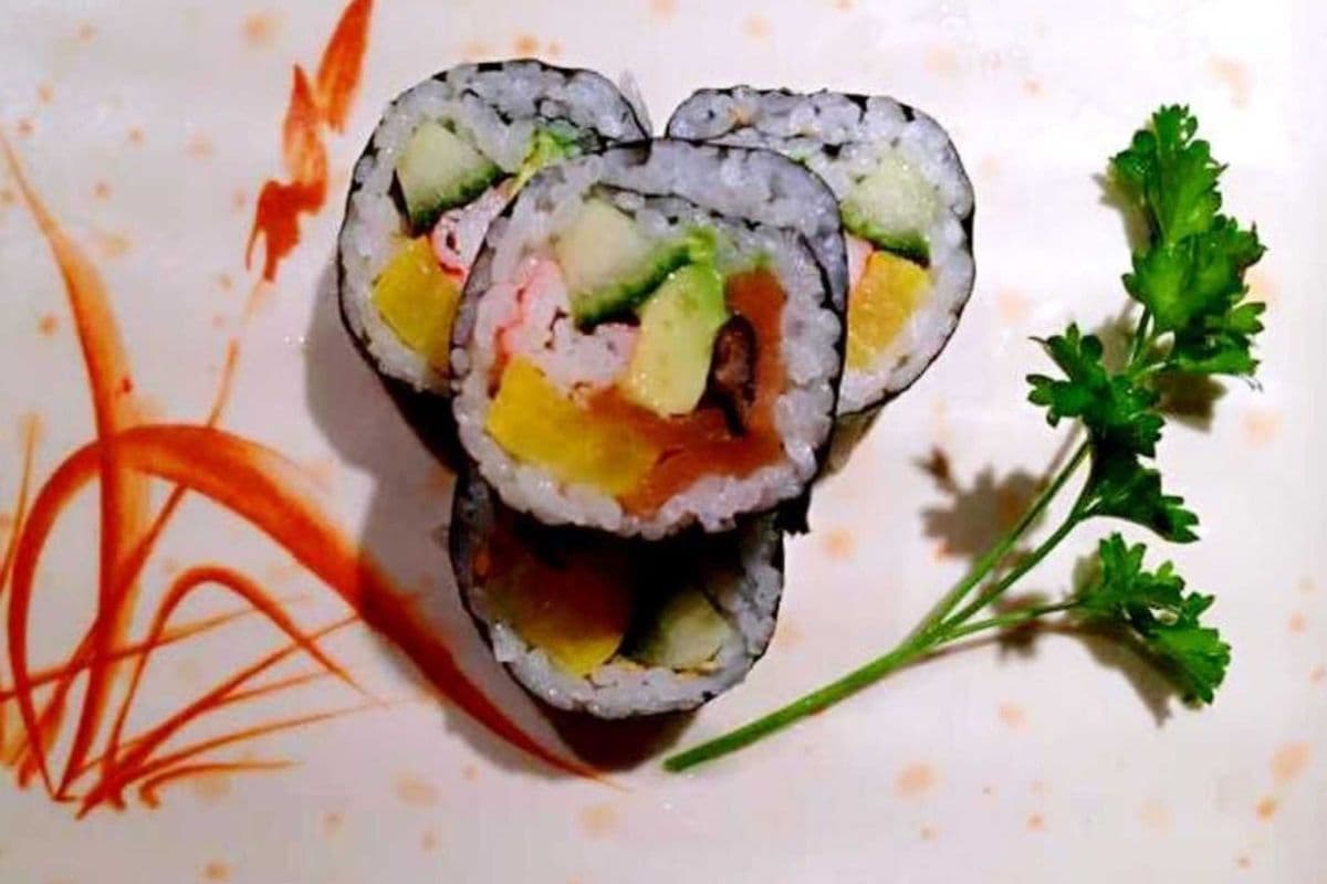 C10. Futo Maki Roll (8 pcs)