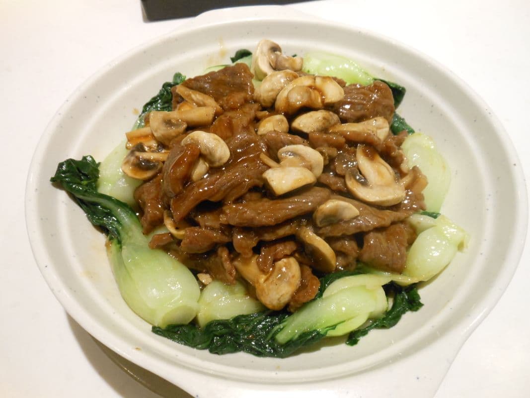 Beef Stir-fried with Baby Bokchoy and Mushroom 蘑菇牛肉炒白菜苗