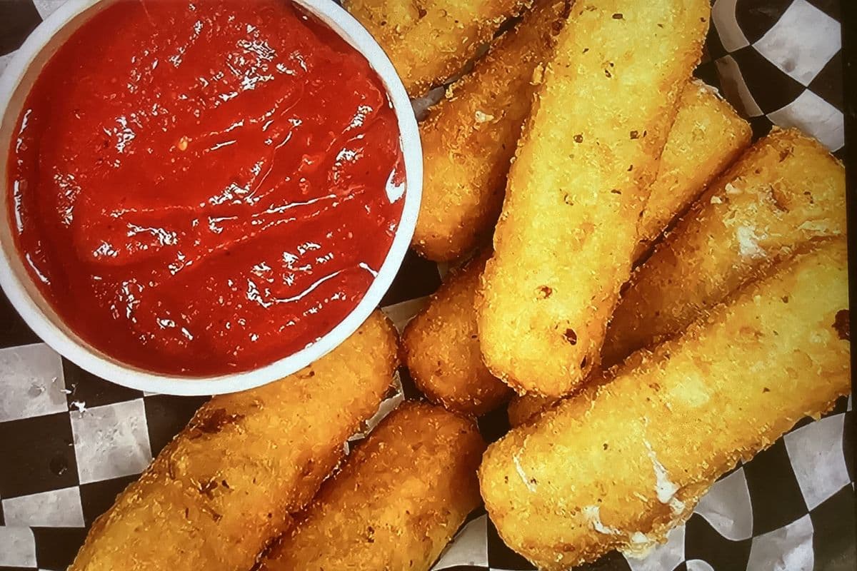 MOZZA STICKS (8 pcs)