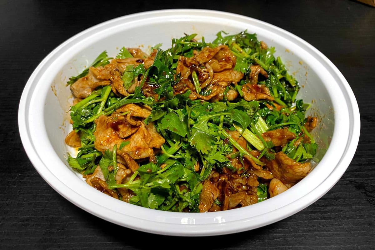 B8. Sauteed Lamb with Cilantro 芫爆羊肉