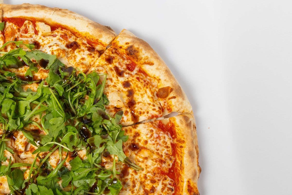 14" pizza grande poulet et parmesan / 14" Large Chicken and Parmesan Pizza