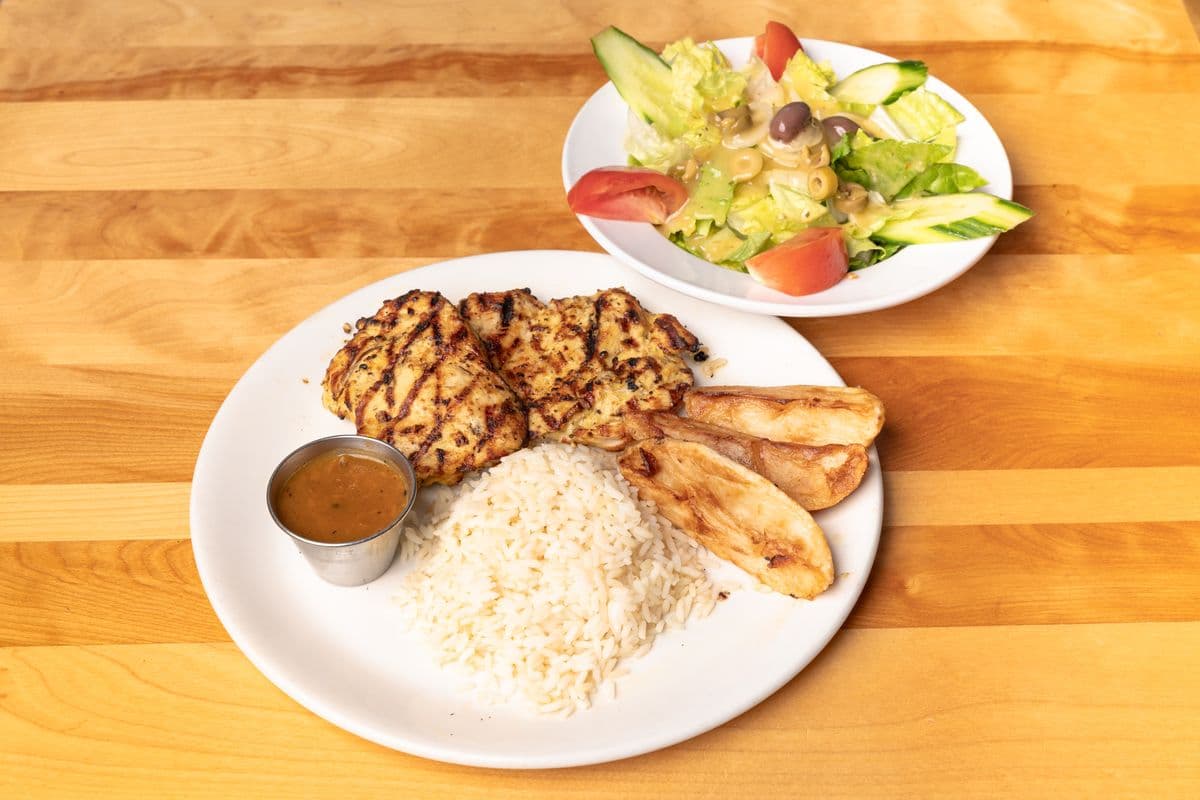 Salade césar avec filet de poulet grillé / Grilled Chicken Fillet Caesar Salad