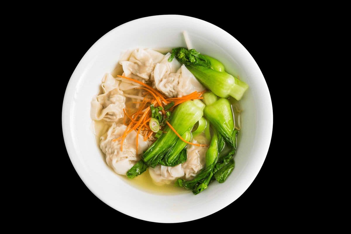 140B. Wonton (Chicken) Noodle Spoup (HALAL) 港式(鸡肉)云吞汤面