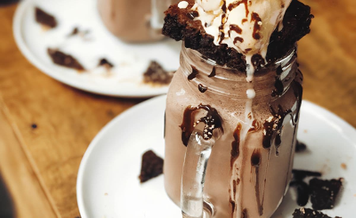 Fudgy Brownie Cake Shake (V)