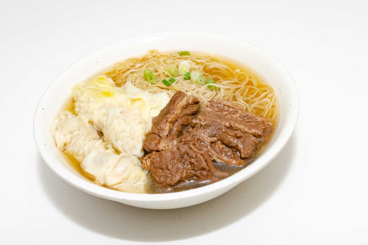 176 Stewed Beef Brisket and Shrimp Meat Dumpling with Noodle in Soup 柱侯牛腩水餃麺