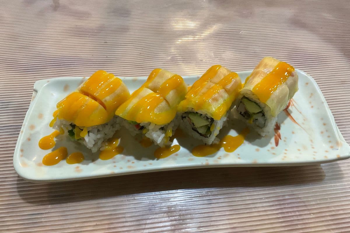 Mango Tango Roll (8pcs)