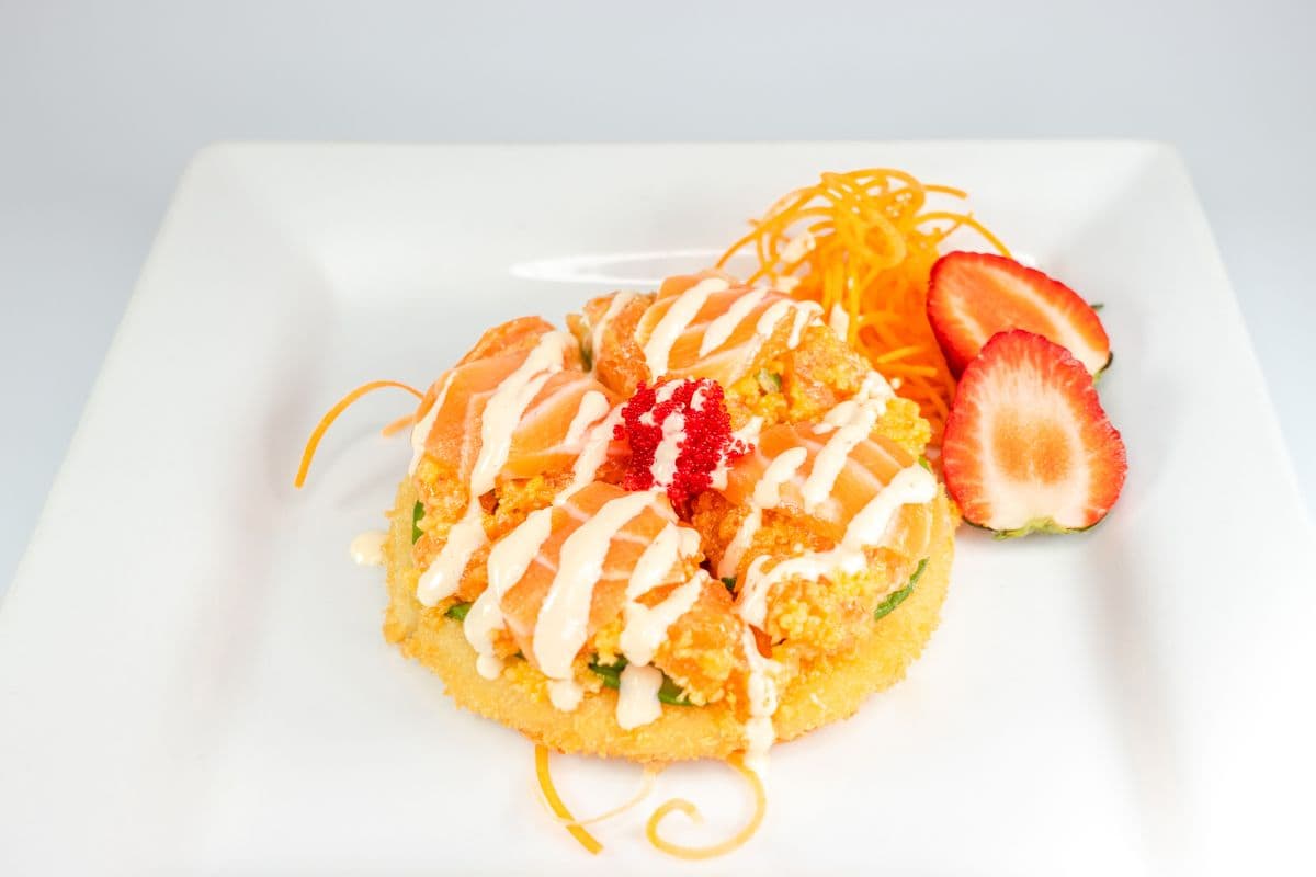 Sushi pizza au saumon