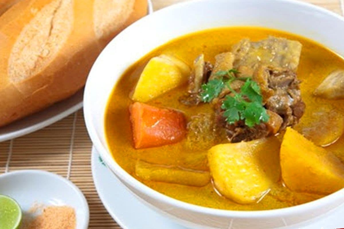 7. Curry Chicken Soup Sandwich / Bánh Mì Cà Ri