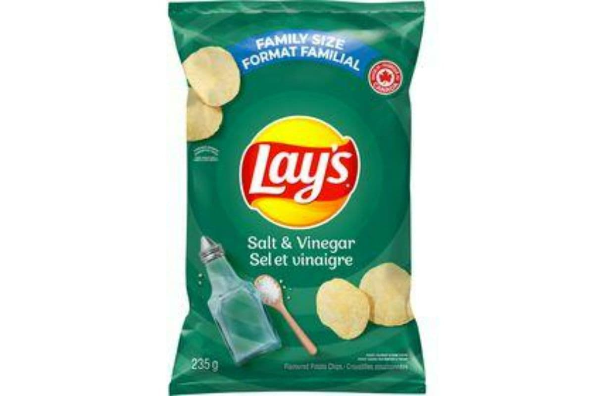 Lay's - Salt & Vinegar Potato Chips (235g)