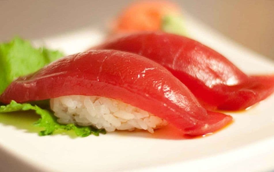 16. Tuna Sushi (2 pcs) (70 Cal)