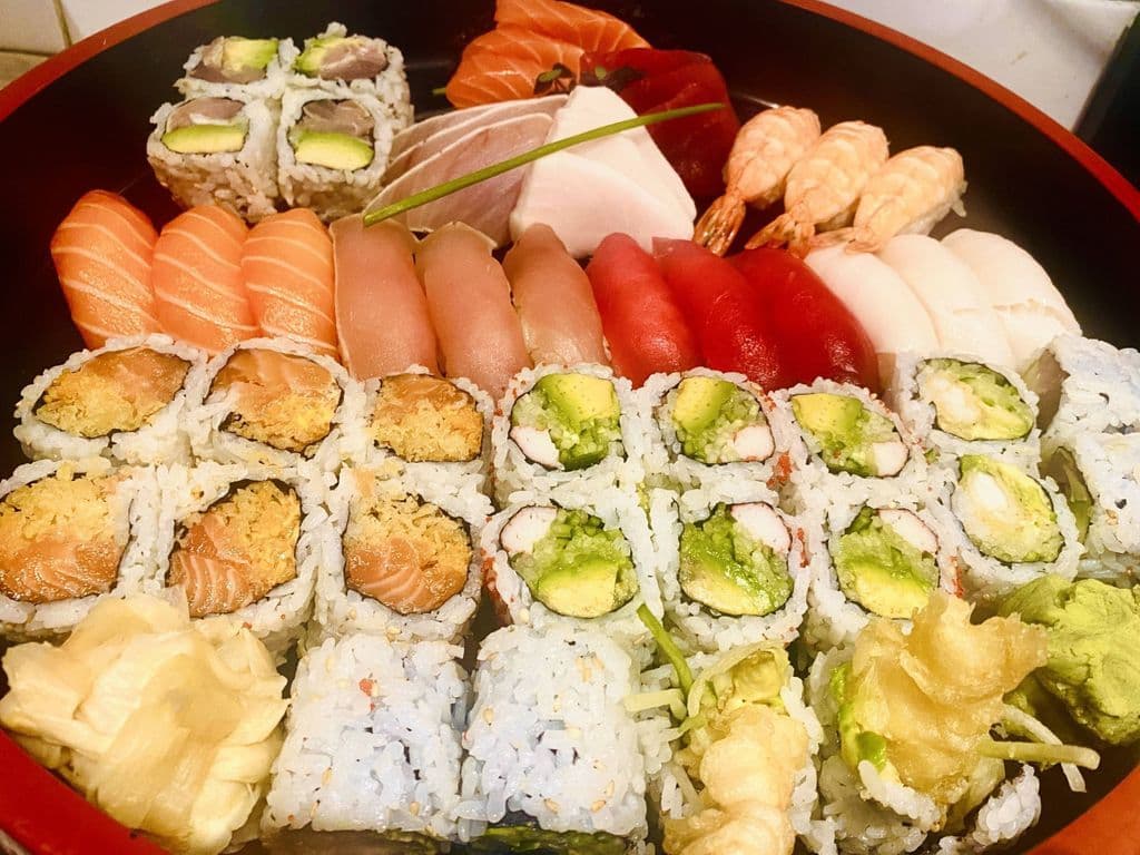 Sushi Sashimi Roll Party Tray ( 52 pieces )