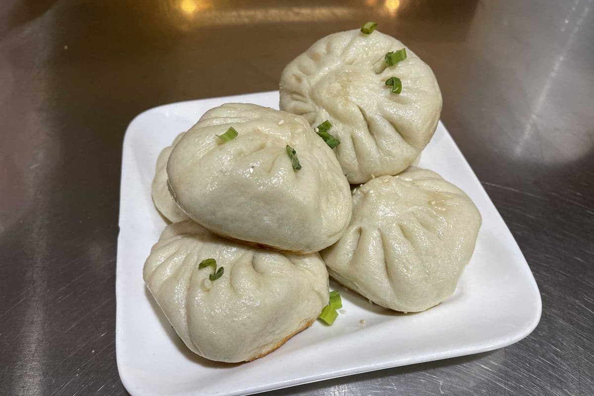 D3. Pan-Fried Pork Buns (6 pcs) (生煎包)