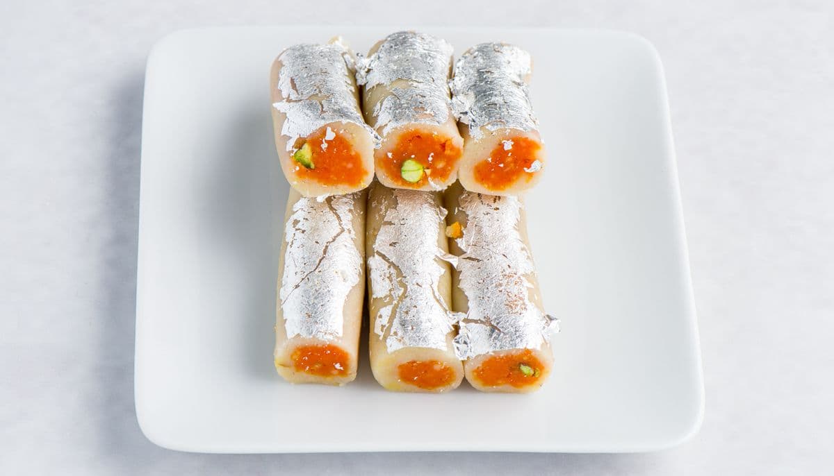 Kaju Kesar Round Roll (1LB)