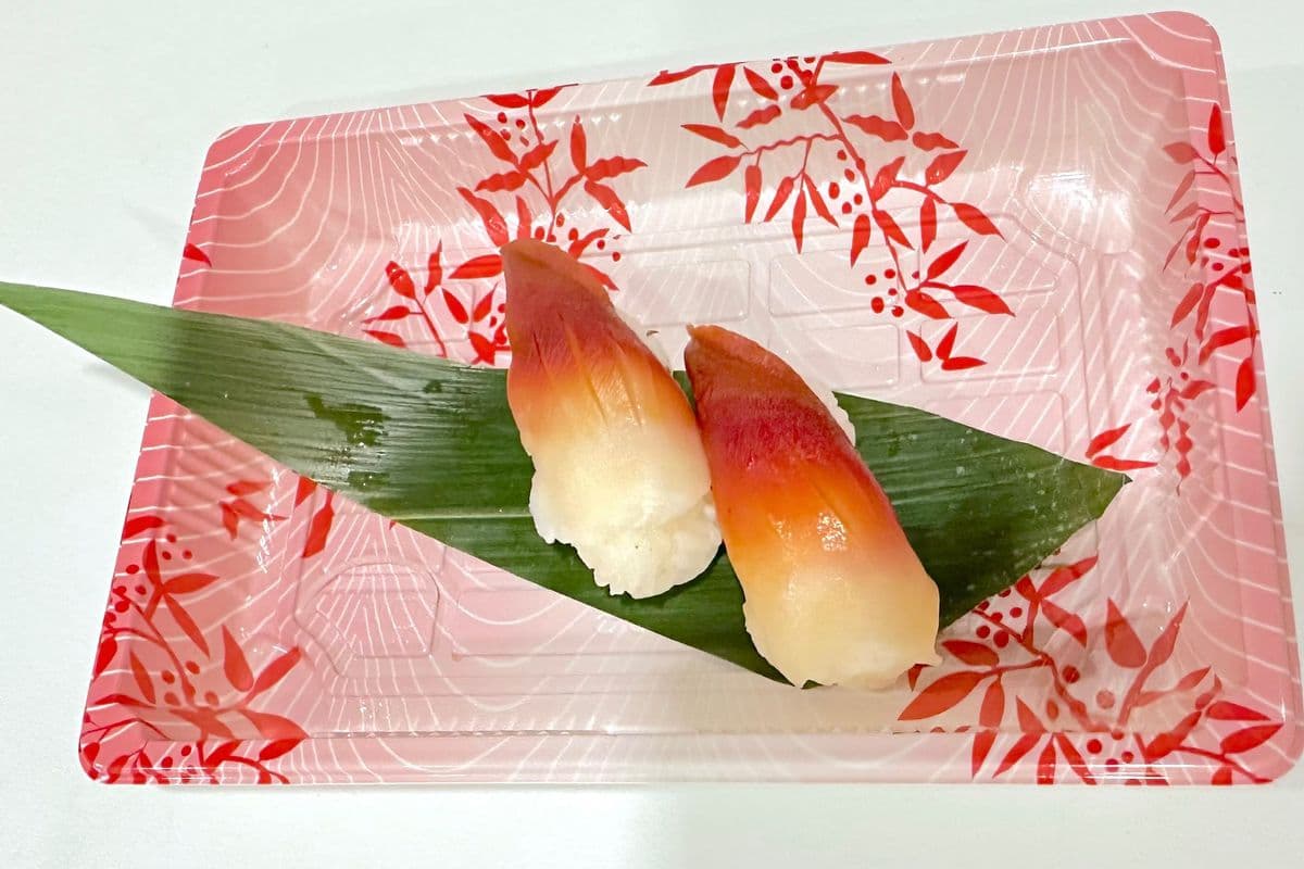 Surf Clam Sushi (2 pcs)